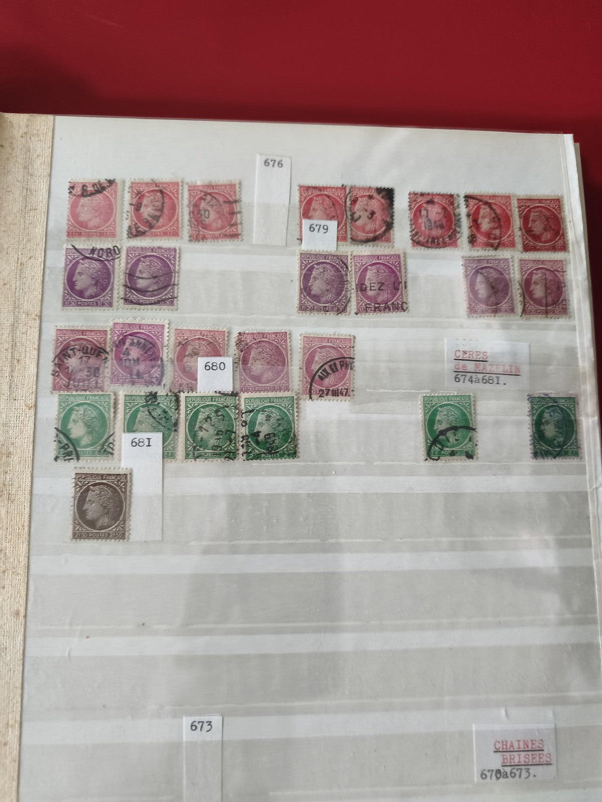 Lot de timbres oblitérés divers formats couleurs variées (support non inclus)