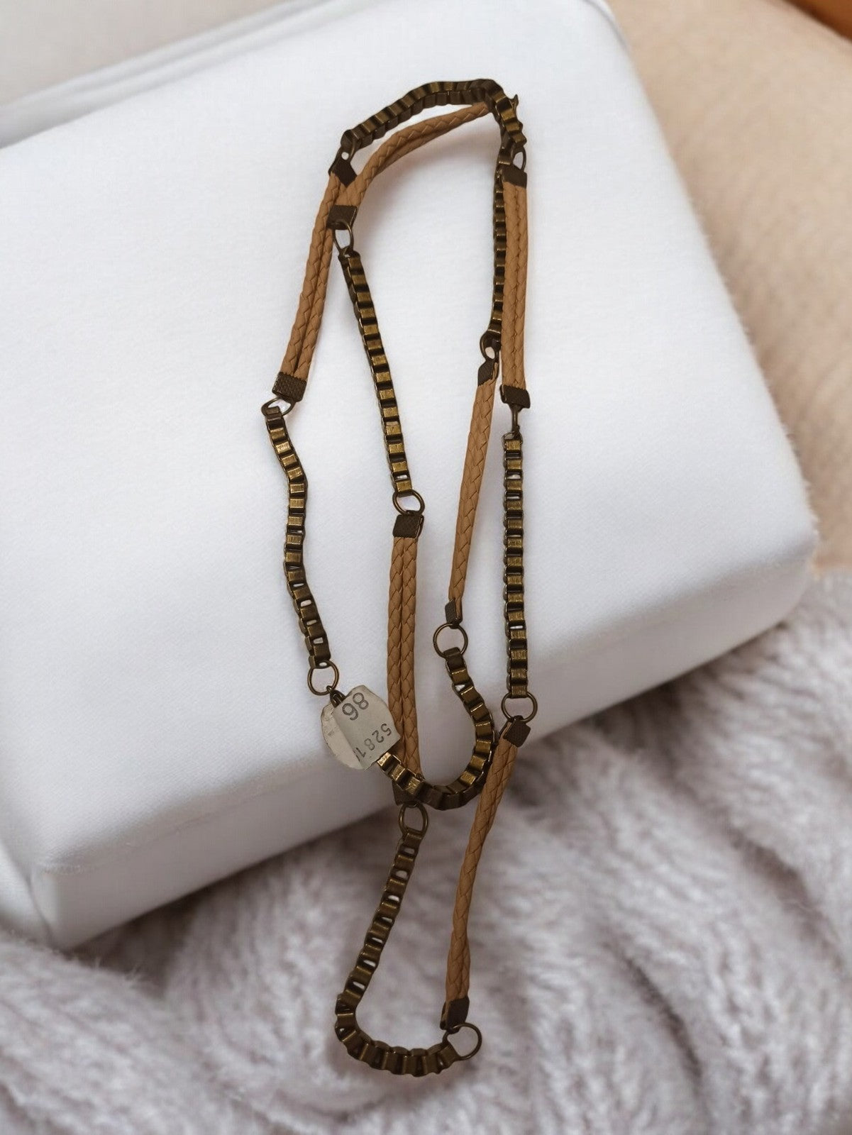 Collier vintage rétro fantaisie, maillons aspect bronze et tressage beige ancien