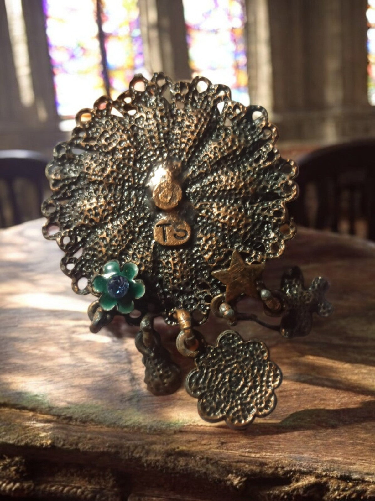 Boucle d’oreille vintage années 70, métal ajouré, pendentifs floraux, TS