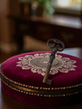Petite clé ancienne vintage, forme baroque, porte ou meuble déco manoir