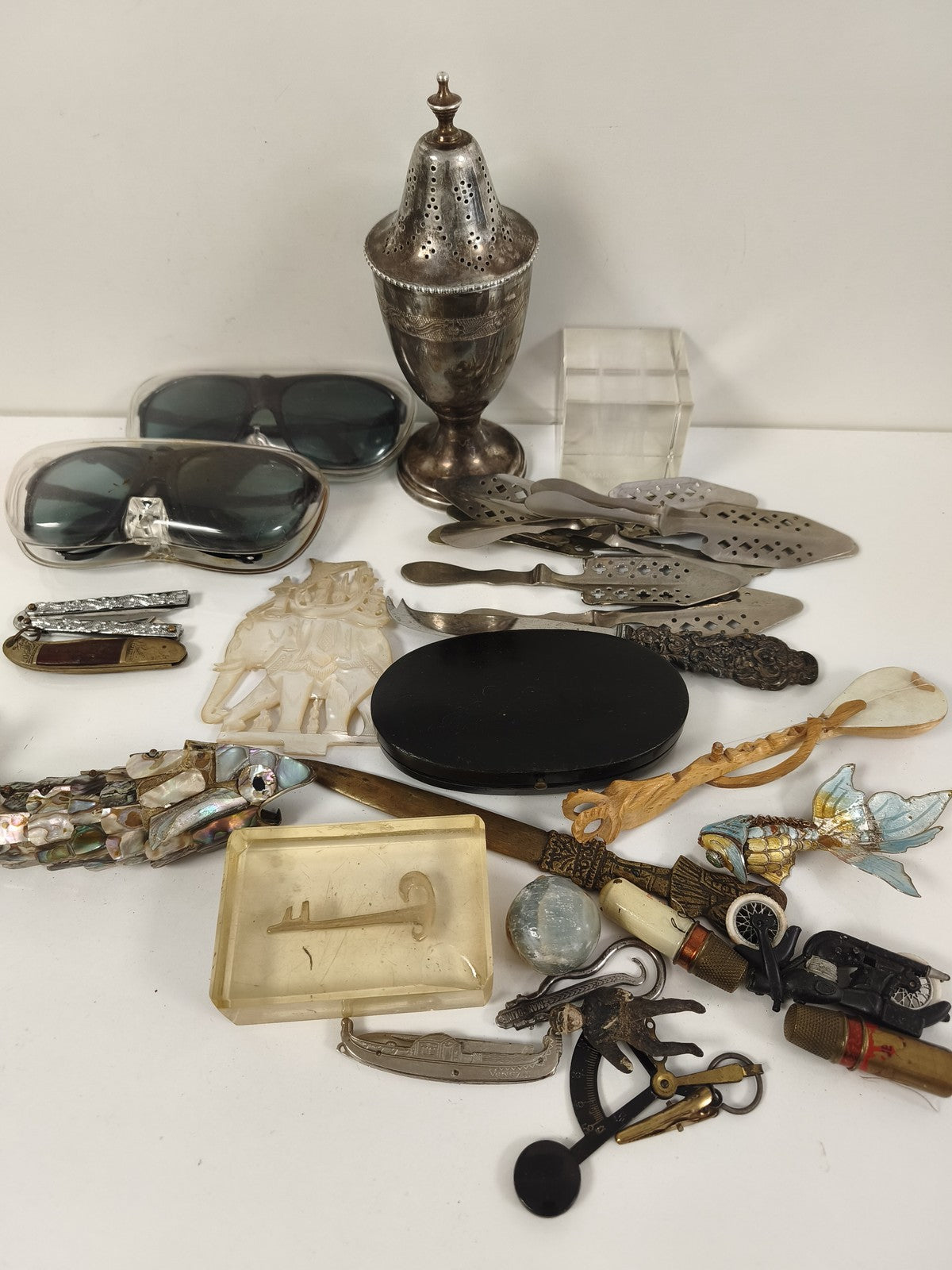 Gros lot objets anciens à trier vintage, bibelots, accessoires déco, vrac