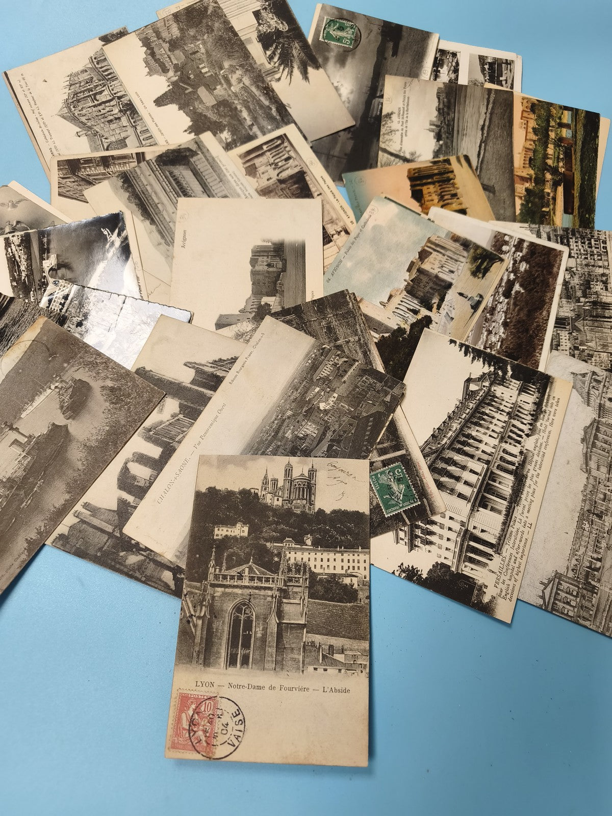 Lot cartes postales anciennes CPA paysages villes monuments divers, timbres incl