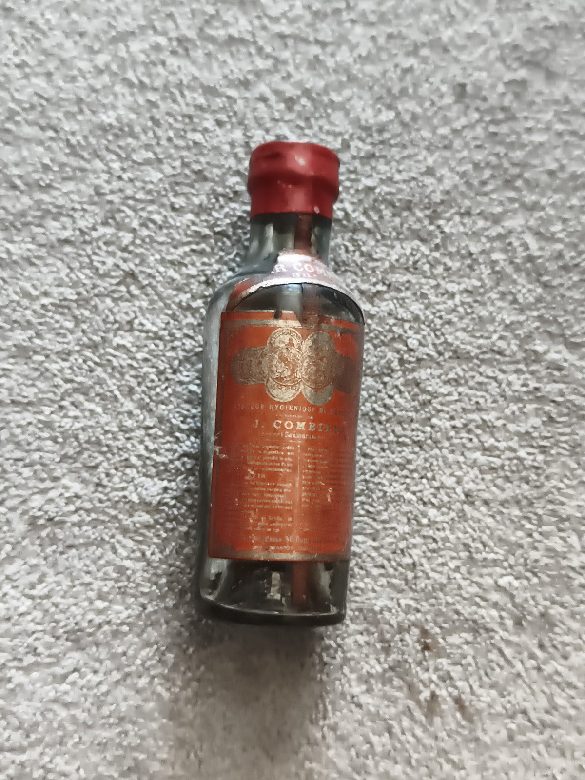 Mignonnette ancienne J. Combier étiquette rouge vintage apéritif liqueur