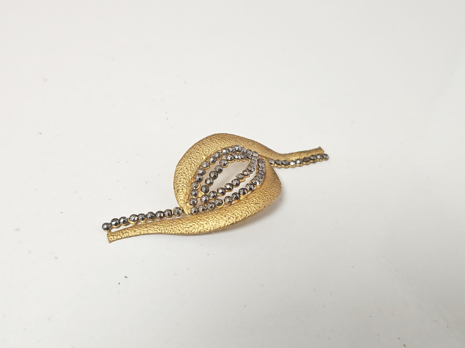 Broche ancienne rétro sans fermoir, bijou vintage à collectionner ou customiser