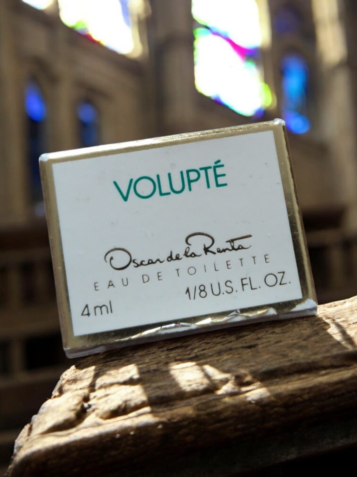 Miniature Eau de Toilette Volupté Oscar de la Renta 4ml avec boîte parfum