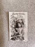 Carte postale ancienne Bonne Année fillette fleurs illustration CPA