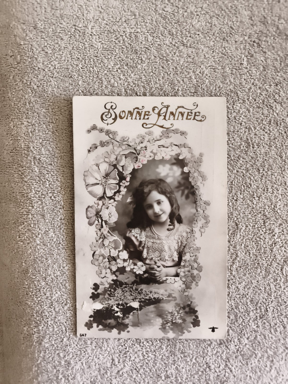 Carte postale ancienne Bonne Année fillette fleurs illustration CPA
