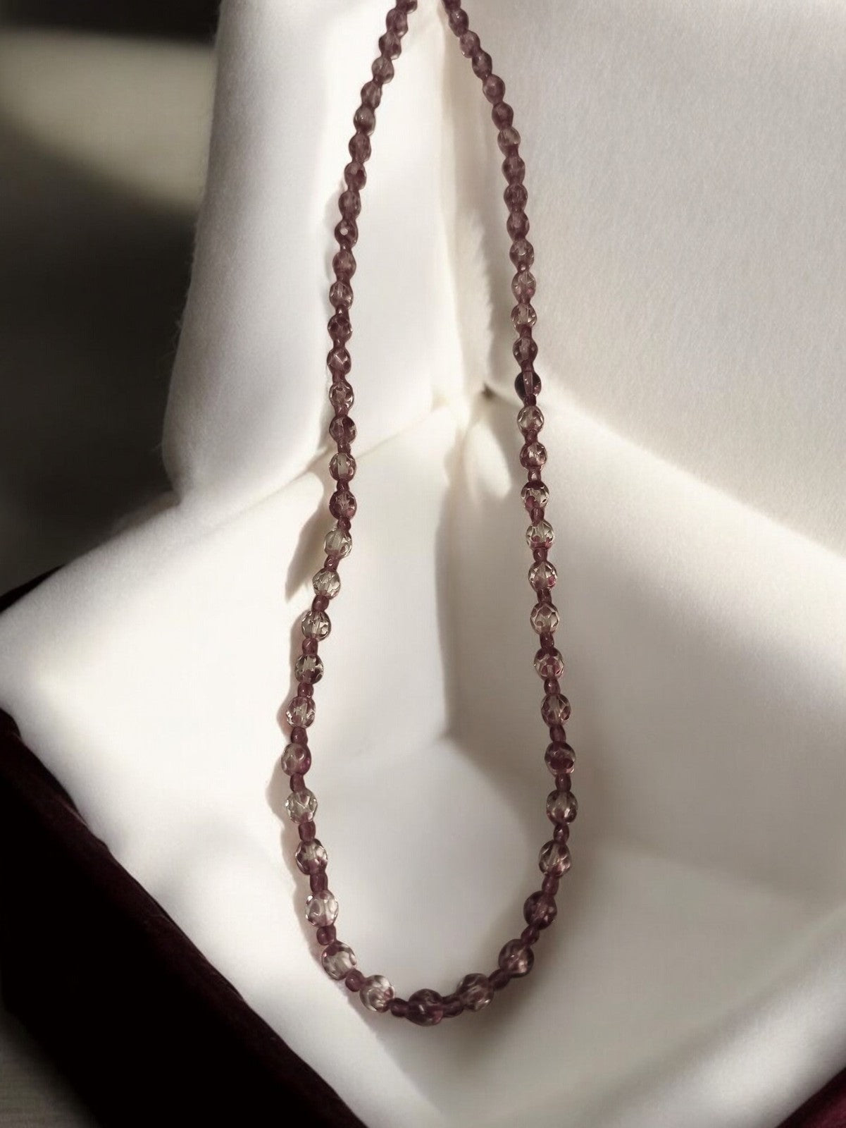 Collier perles facettées violet vintage ancien rétro, bijou fantaisie d'occasion