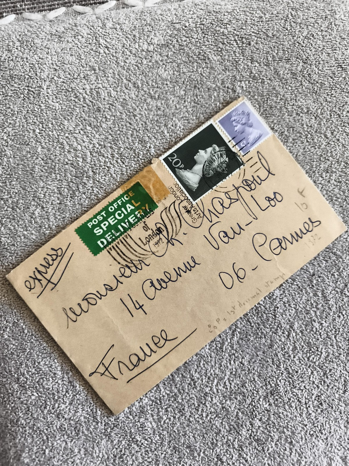 Lettre affranchie timbres GB 20p + 2½p, étiquette Special Delivery, express
