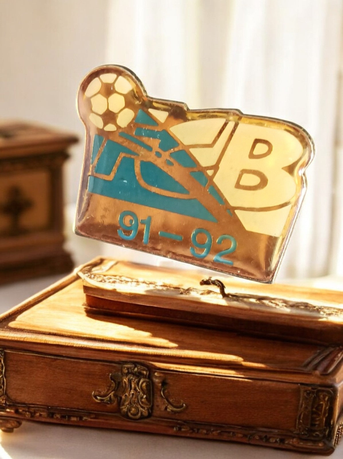 Pin's football FCB 91-92 vintage badge émaillé rétro