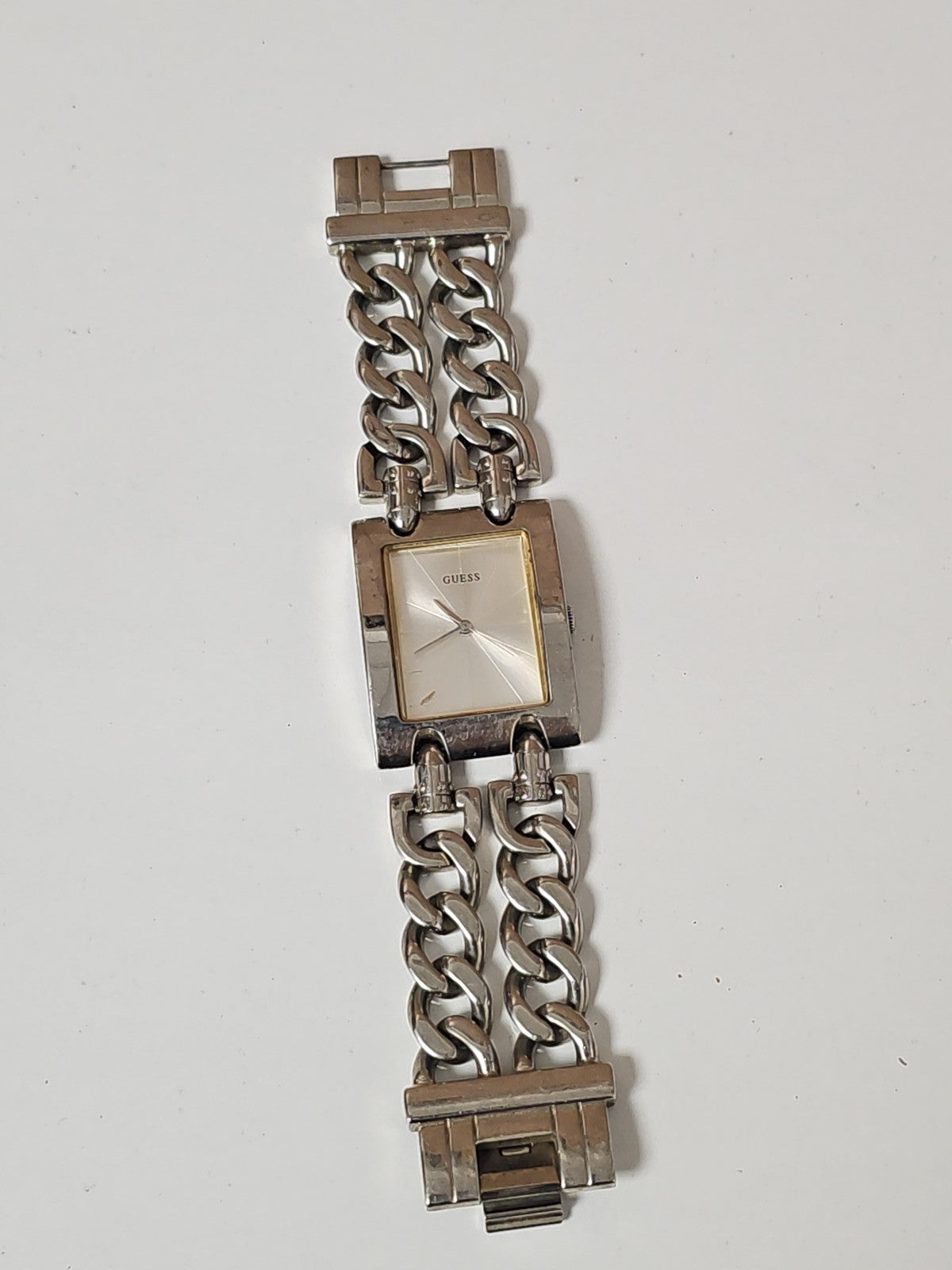 Montre Guess pour femme élégante, accessoire mode occasion, montre-bracelet Gues