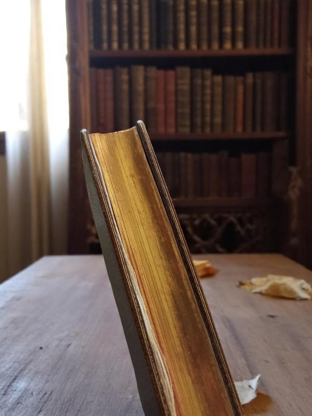 Missel ancien reliure cuir brun dorure or vintage livre religieux