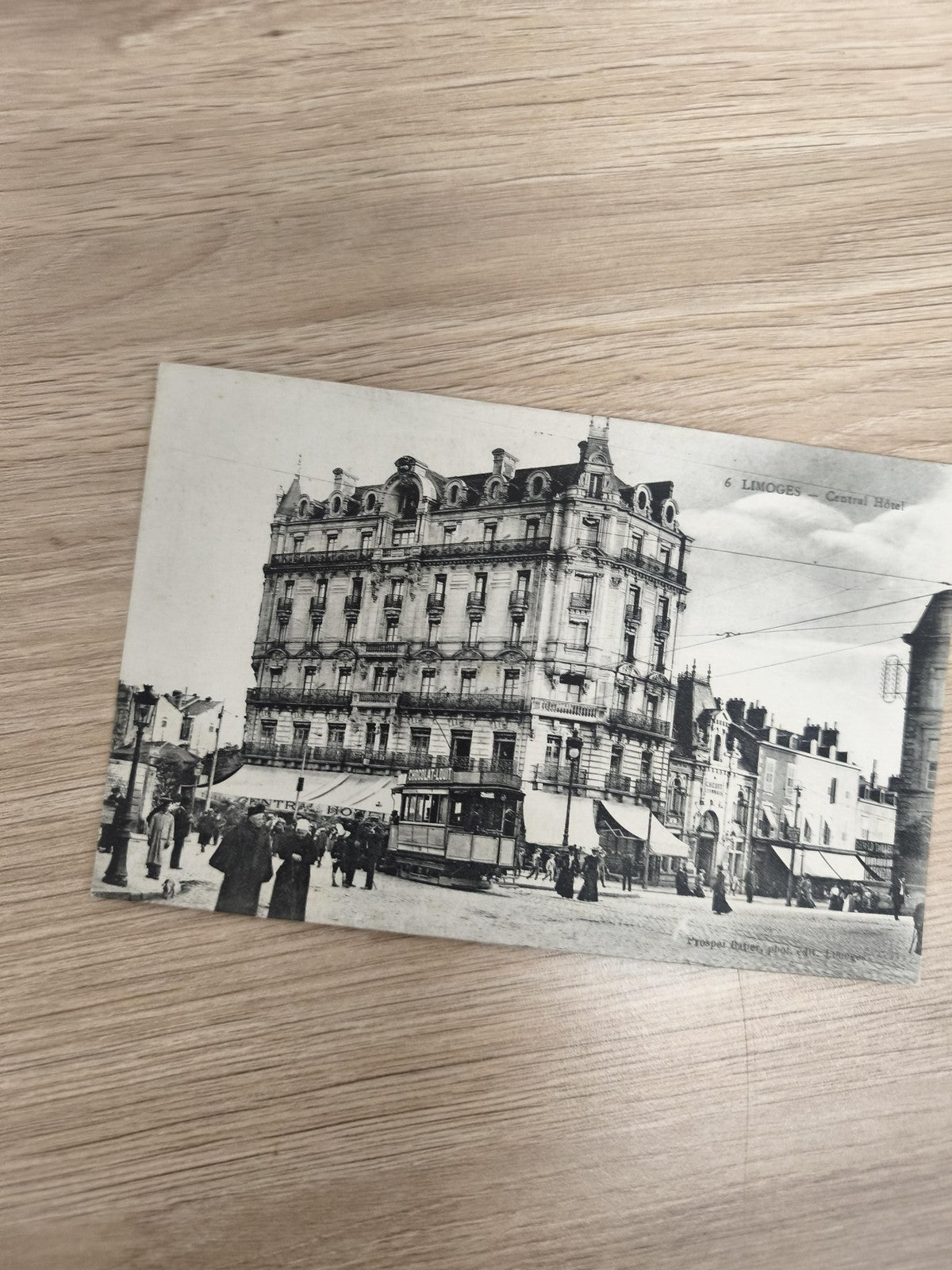 Ancienne CPA Limoges Central Hôtel tramway animation rare carte postale