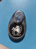 Ancien briquet publicitaire zodiaque Sagittaire métal chromé à motif gravé