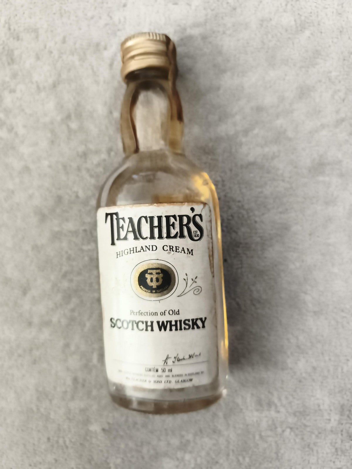 Mini bouteille whisky Teacher's Highland Cream étiquette blanche partiellement r