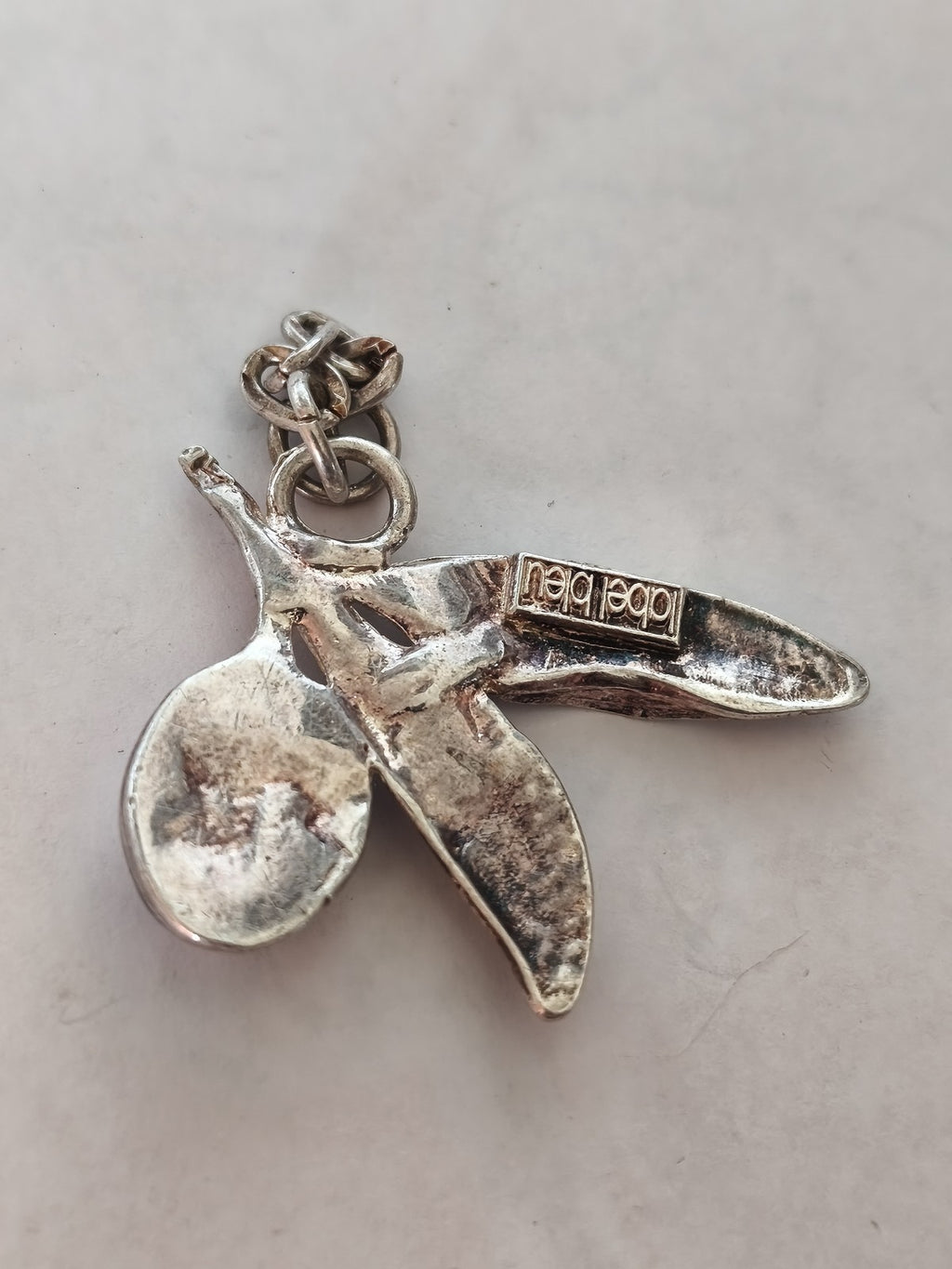 Pendentif ancien vintage signé Label Bleu pour collection ou bijou rétro rare