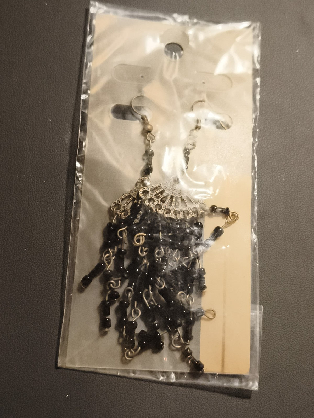 Paire boucles d’oreilles vintage pendantes noir doré deadstock magasin années 80