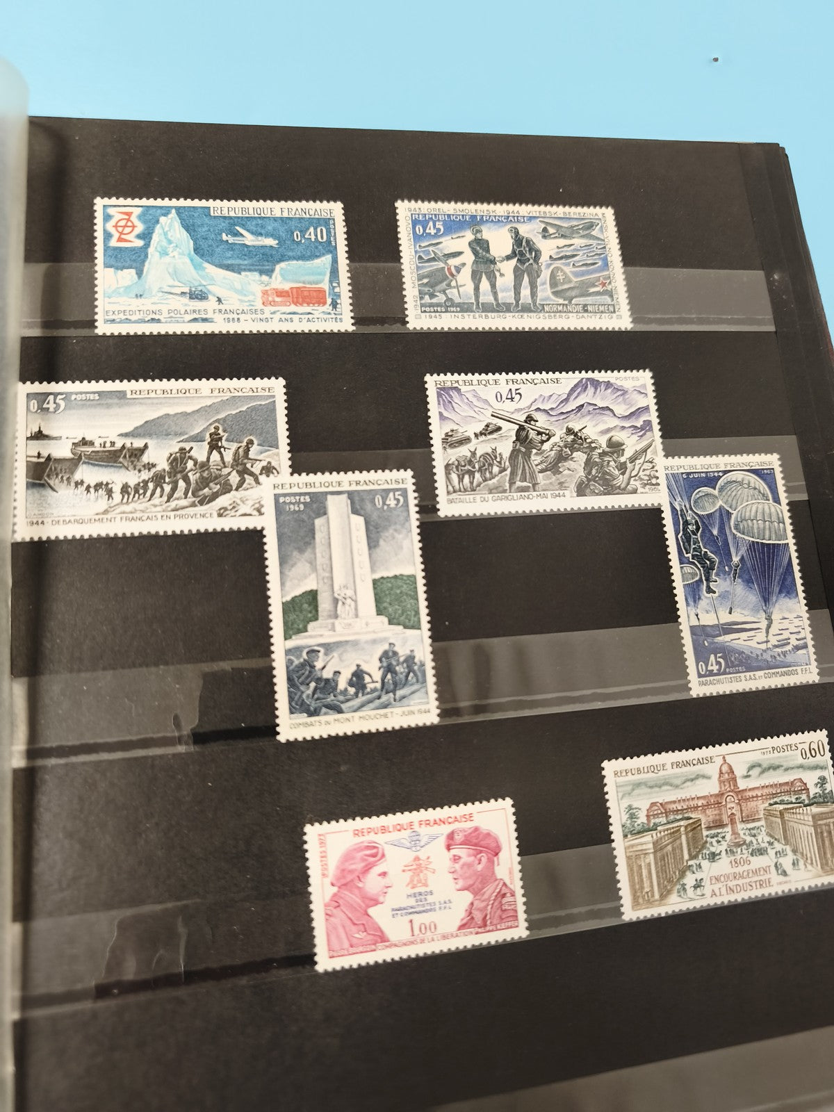 Lot anciens timbres oblitérés France thématiques historiques et militaires vinta