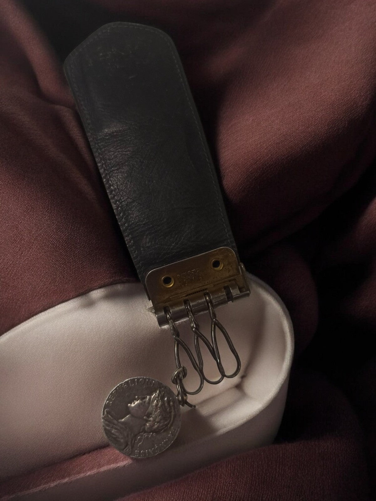 Porte-clés ancien cuir noir médaille République Française vintage rétro