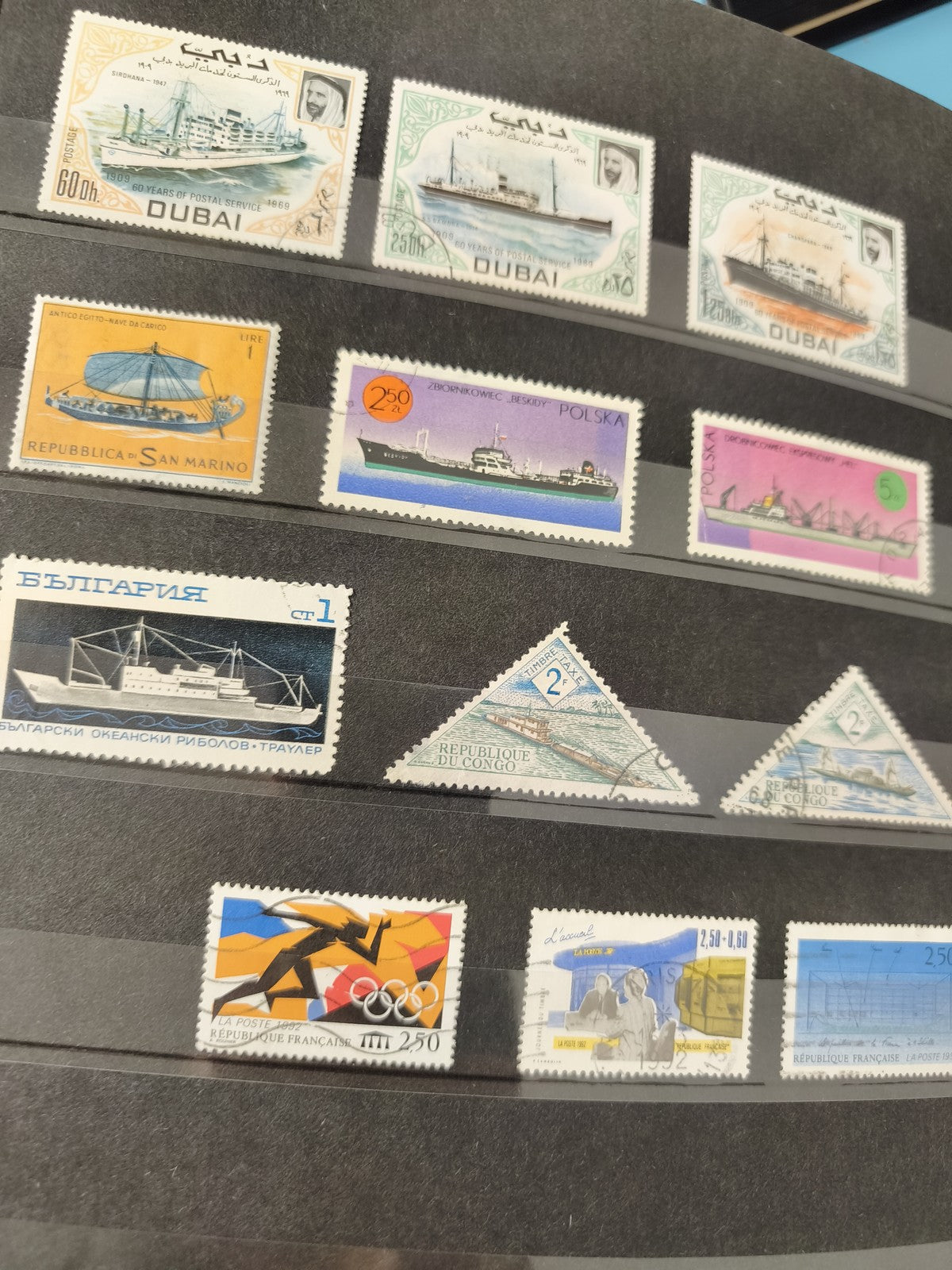 Lot anciens timbres oblitérés Dubai et monde, thématique bateaux et sport