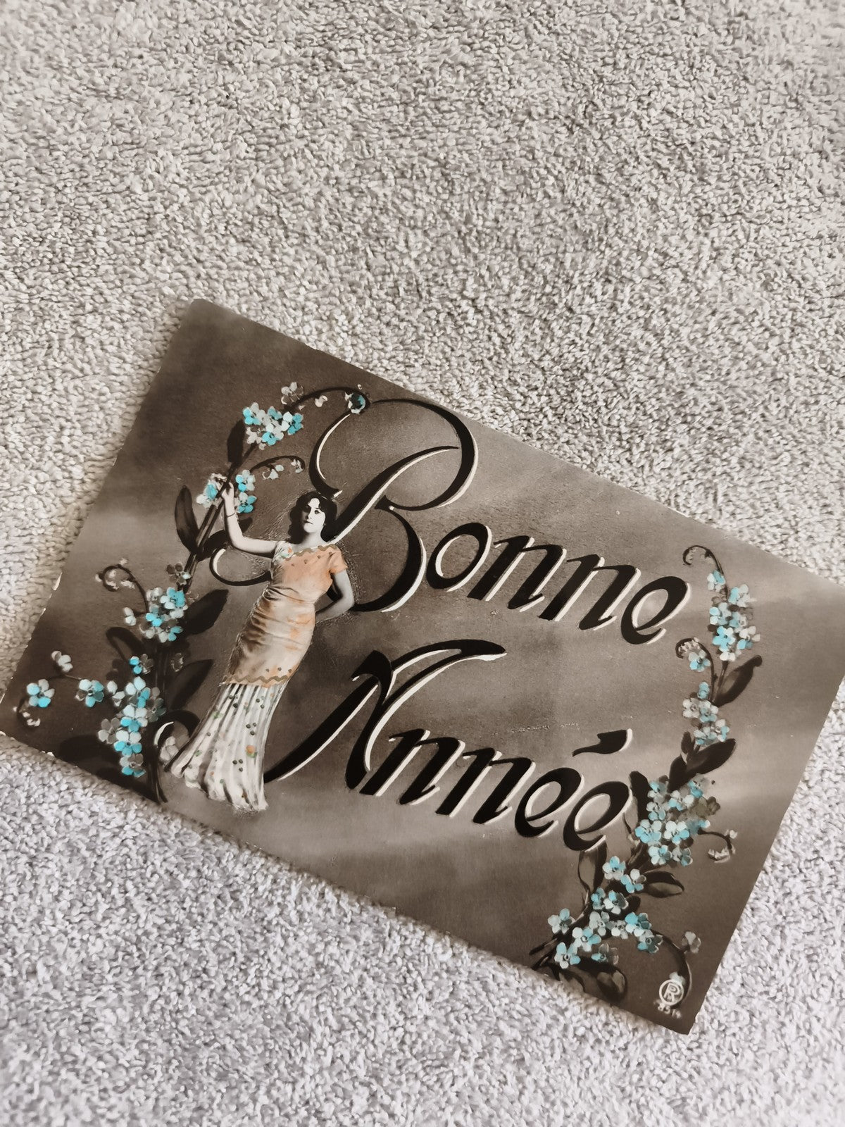 Carte postale Bonne Année art déco femme fleurs CPA