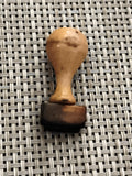 Tampon ancien à manche boule, aspect patiné, vintage cachet administratif