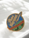 Pin's vintage Peter Stuyvesant Discover the World badge ancien tabac rétro