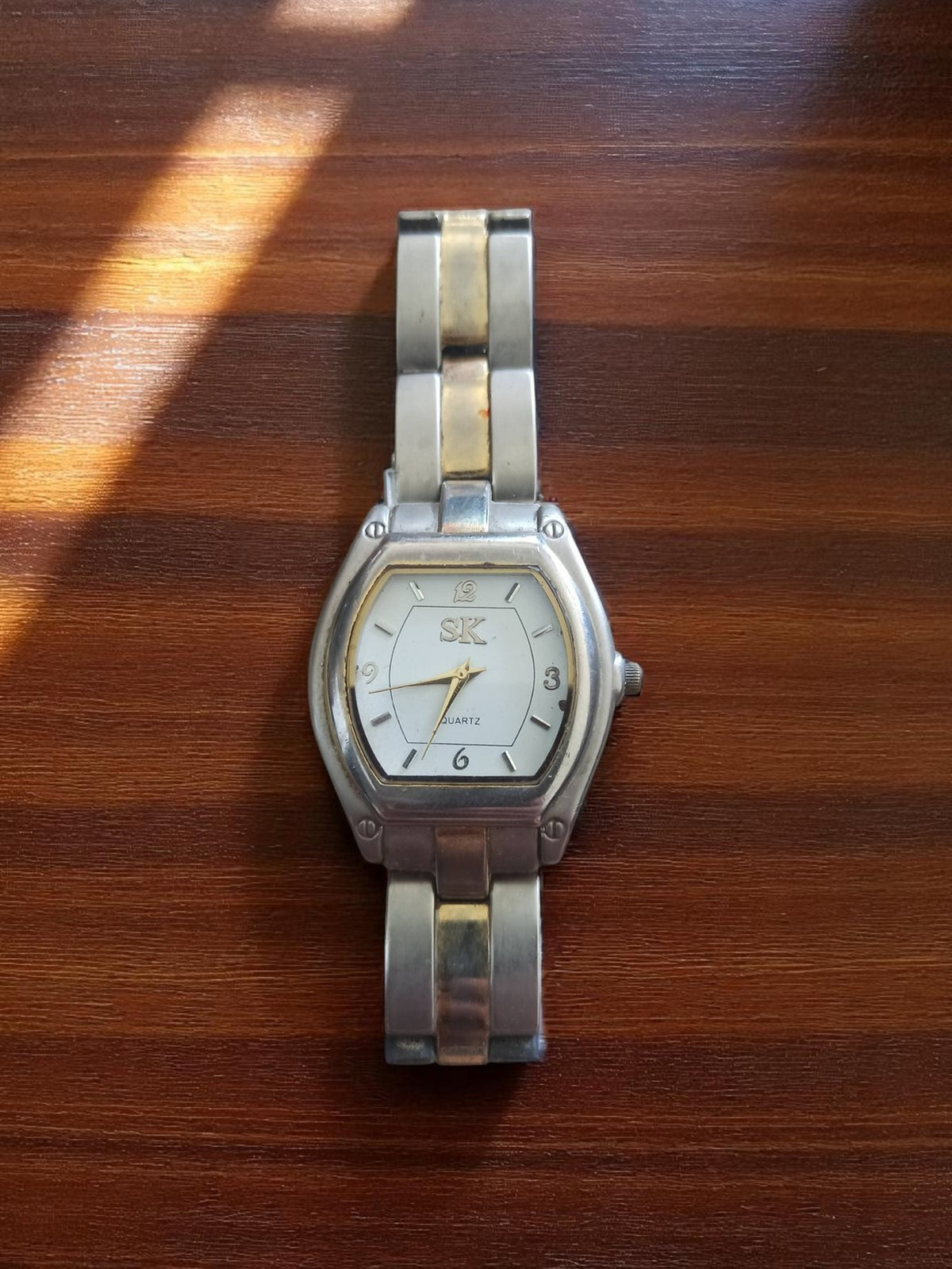 Women's SK vintage two-tone quartz watch, metal strap, retro chic style
