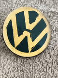 Pin's vintage rond VW Volkswagen doré vert émaillé badge rétro (Ref 5)