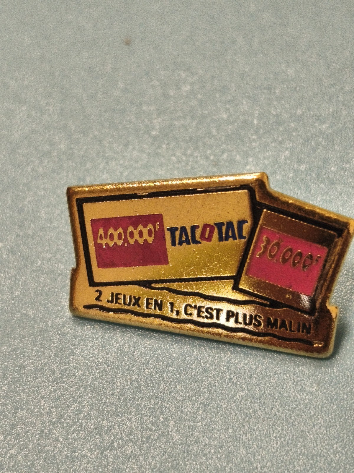 Pin's vintage Tacotac ancien jeu de tirage français doré, collection rétro