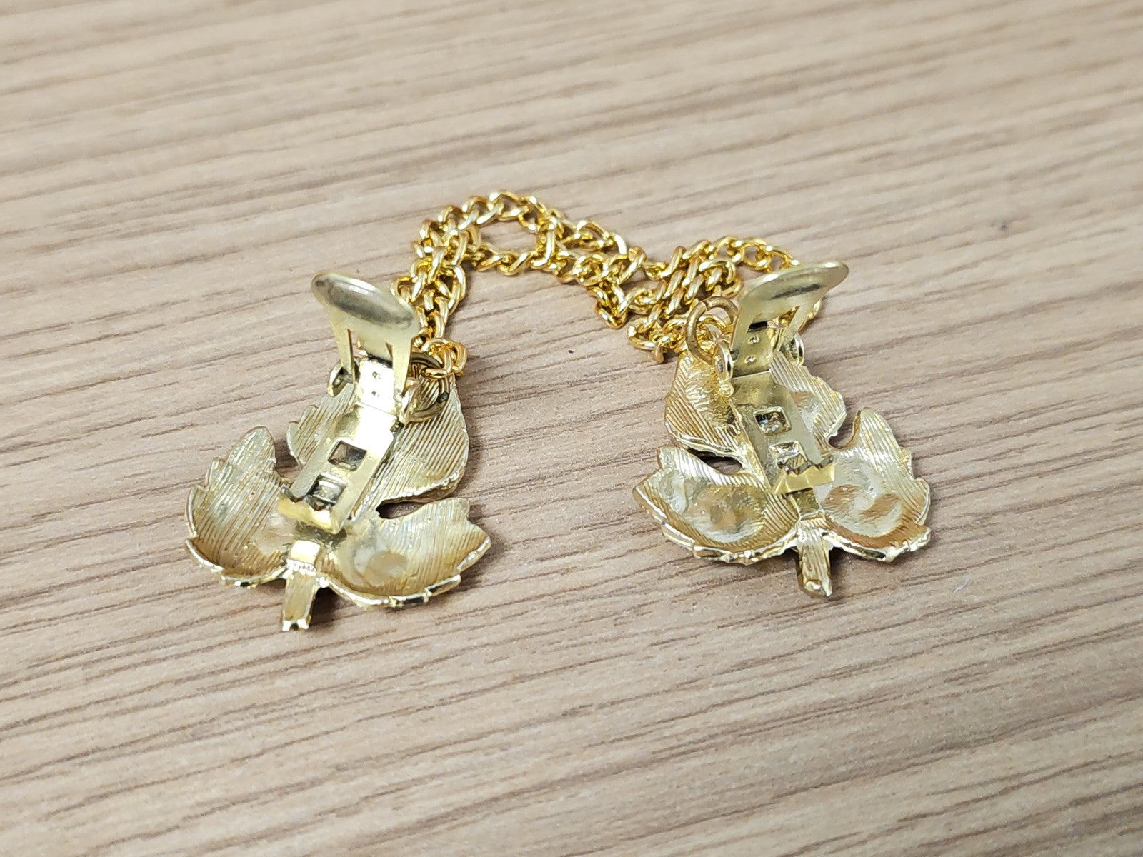 Vintage broche feuille dorée rétro, épingle pull ancien élégante collection