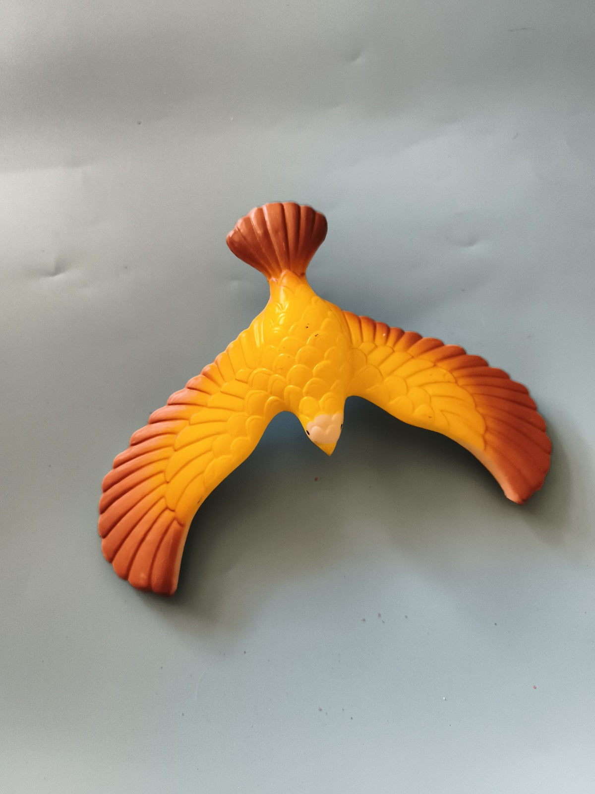 Figurine oiseau vintage jaune orange, déco murale rétro, jouet ancien