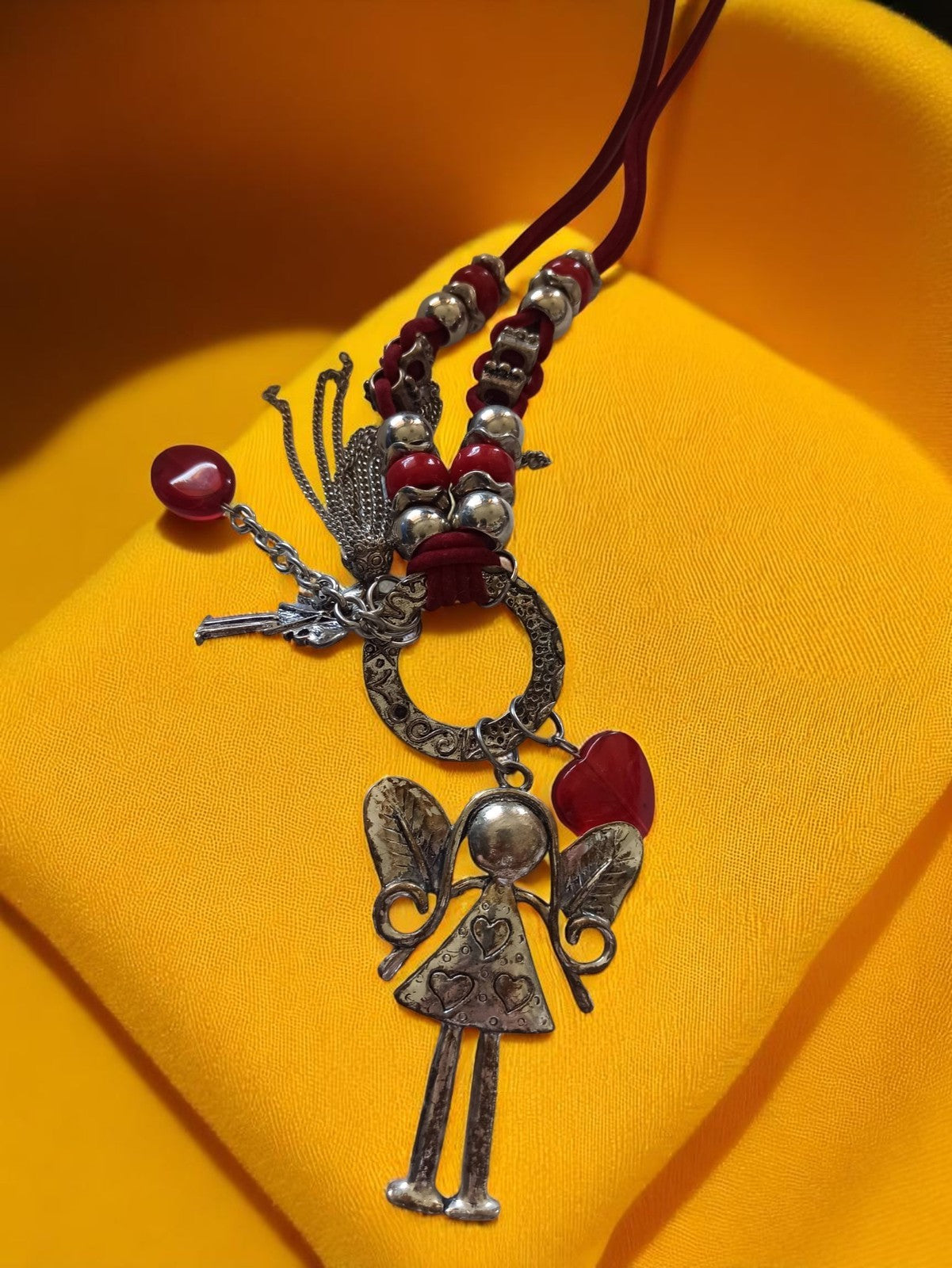 Collier pendentif ange fantaisie vintage rouge argenté perles rétro bohème