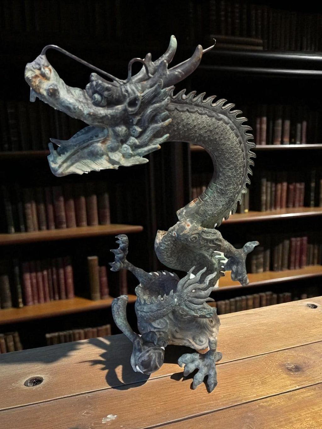 Statue dragon chinois bronze patine verte sculpture XIXe déco orientale Feng Shu