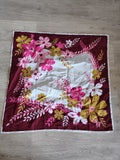 Foulard ancien vintage signé, accessoire rétro élégant pour collectionneur