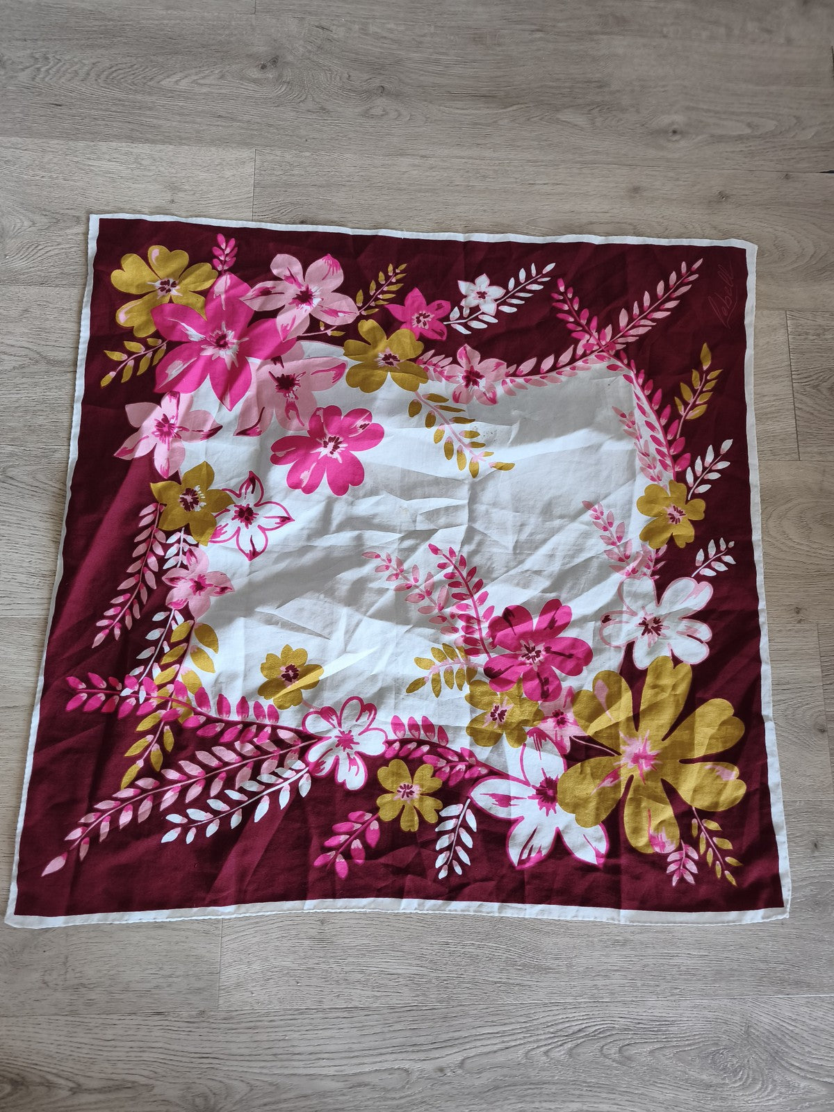 Foulard ancien vintage signé, accessoire rétro élégant pour collectionneur