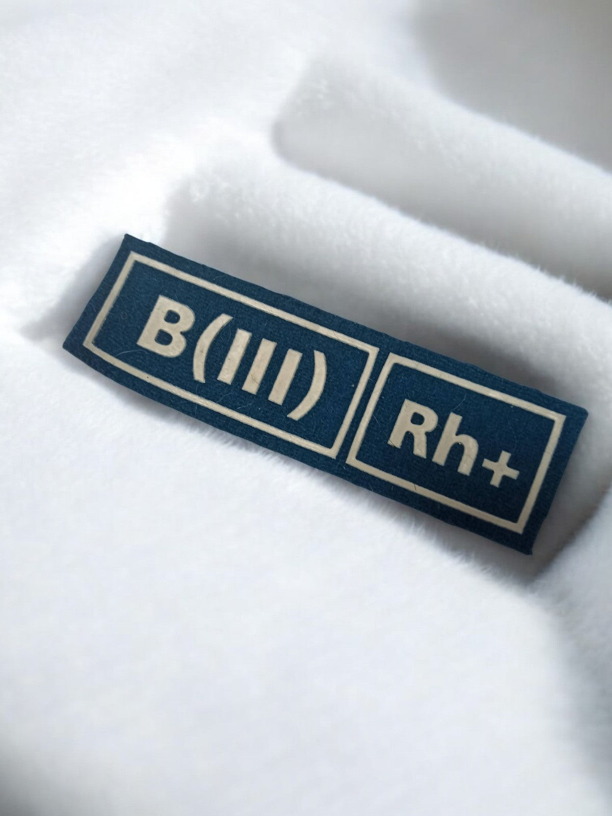 Écusson brodé vintage groupe sanguin B(III) Rh+ bleu ancien badge textile