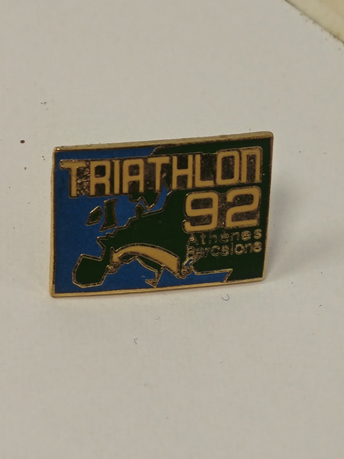 Pin's ancien triathlon rétro, badge sport collection vintage, objet d'occasion r