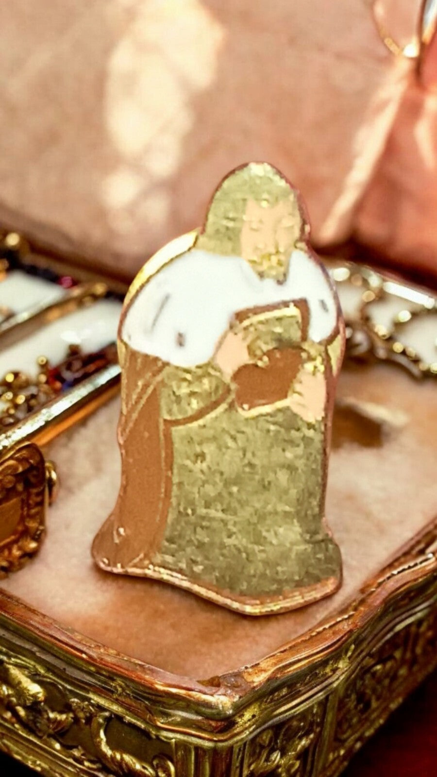 Pin's vintage Roi Mage doré émaillé, style ancien, rare collection