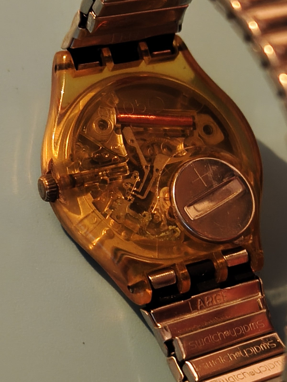 Montre Swatch Squelette Golden Bond transparente homme femme quartz occasion