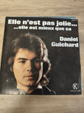 Vinyle 45T vintage Daniel Guichard "Elle n?est pas jolie" pochette noire années
