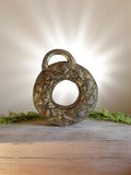 Pendentif vintage rond ajouré en métal années 50, style artisanal