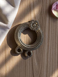 Pendentif vintage rond métal fleur années 50 | Bijou ancien rétro