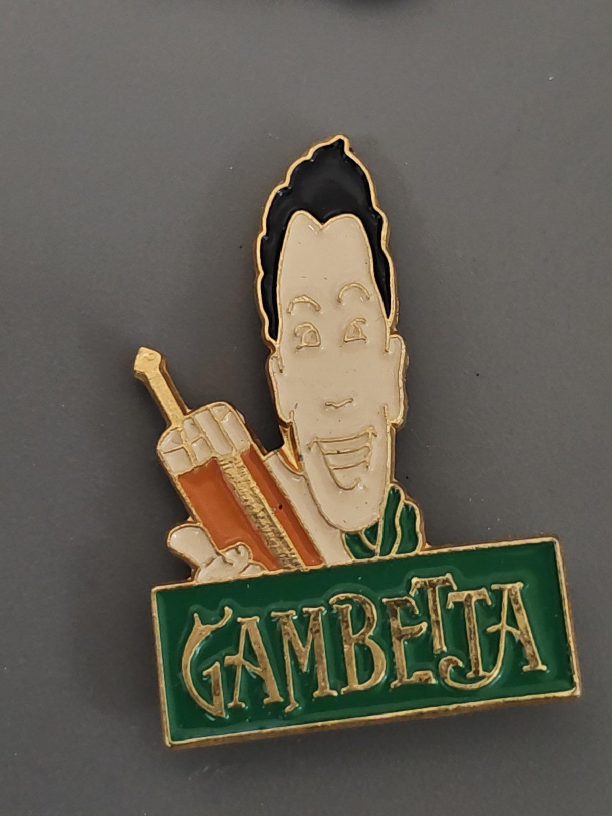 Pin's ancien Gambetta rétro, badge de collection vintage, objet publicitaire rar