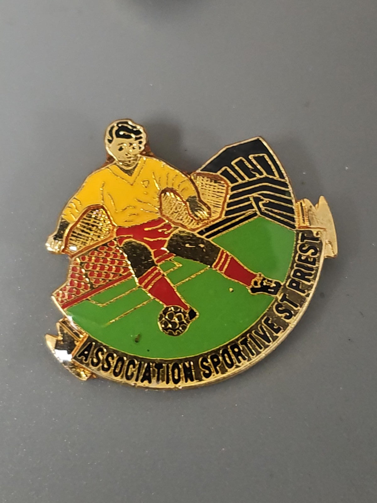 Vintage retro pin AS St Priest football collection badge