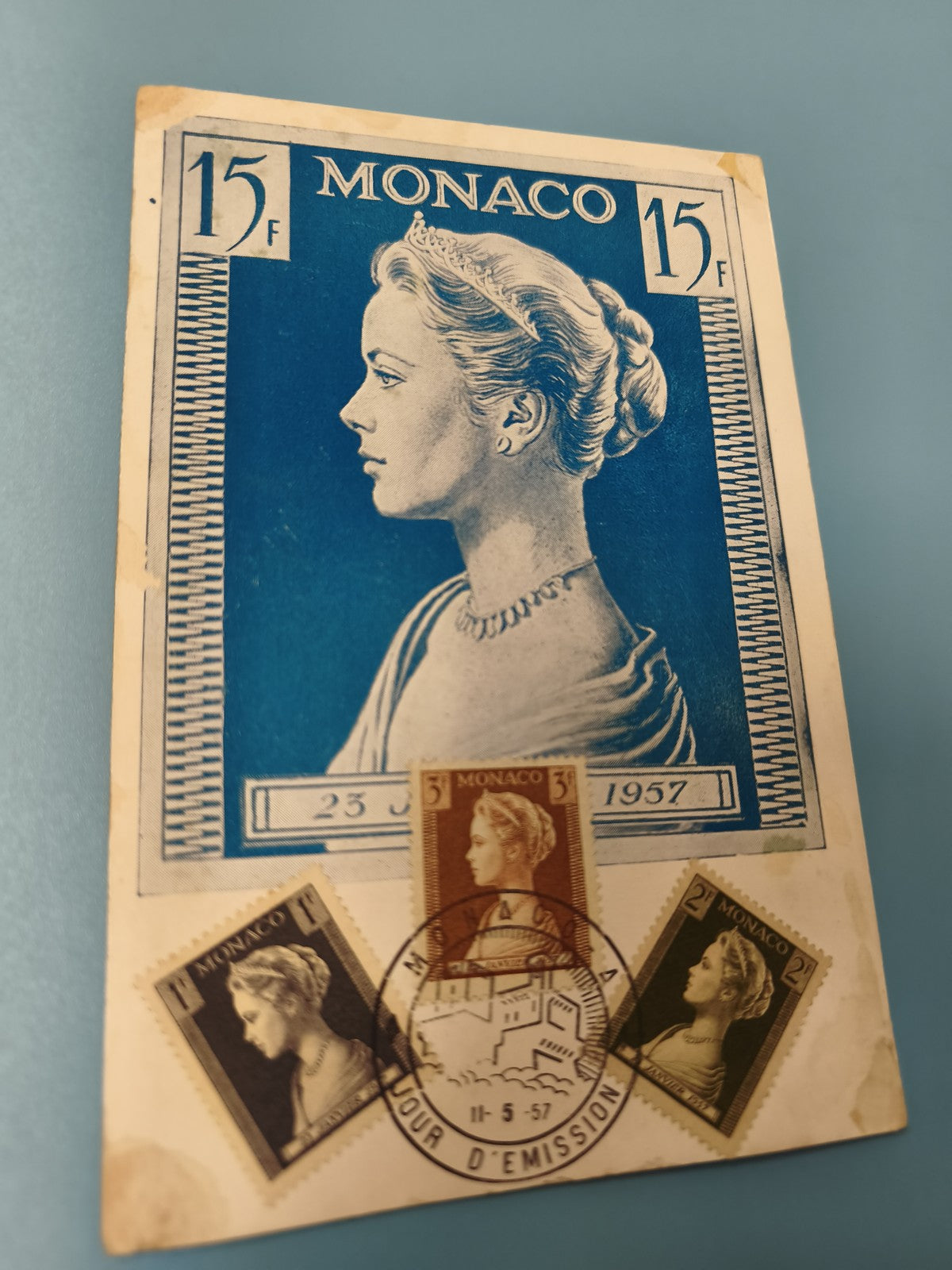 FDC Monaco Princesse Caroline 1957 Carte Premier Jour timbres portrait bleu