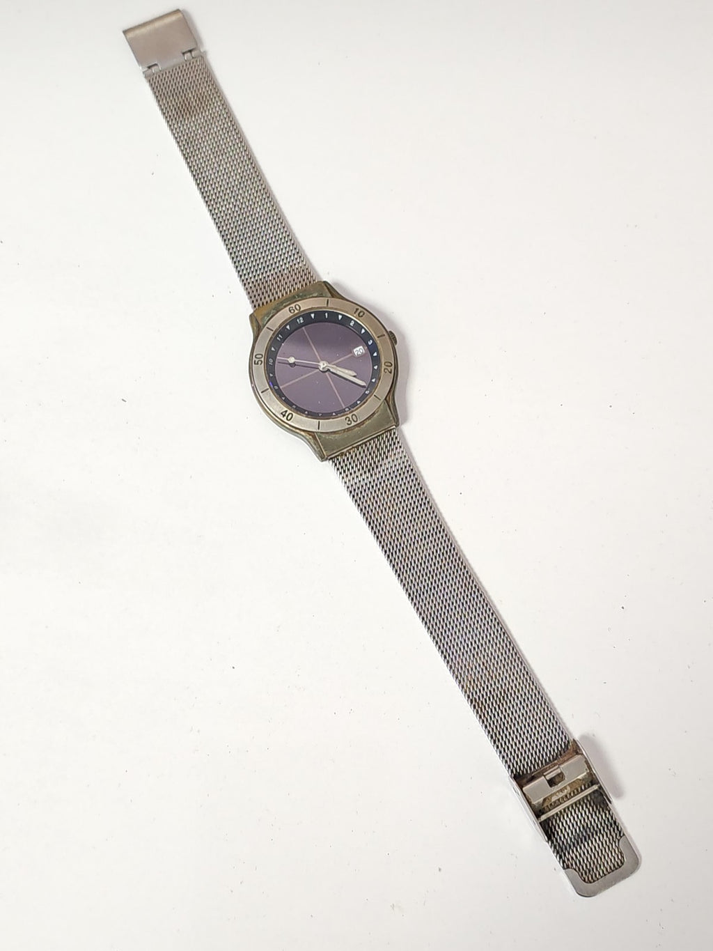 Montre femme rétro ancienne, vintage, élégante, accessoire d'époque fonctionnel