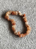 Bracelet chips pierres naturelles tons marron beige, bijou élastique minéraux