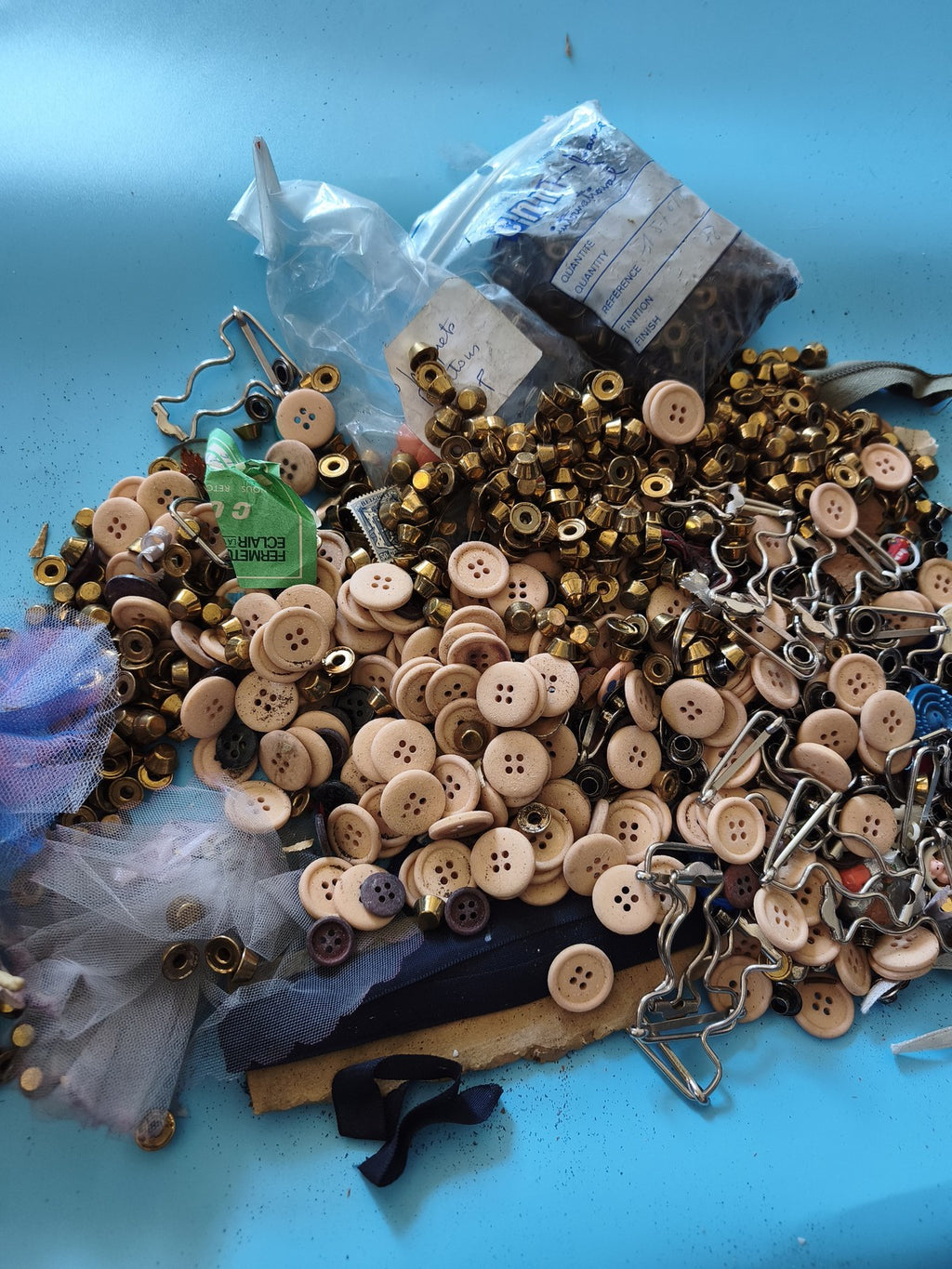Gros lot couture vintage ancien mercerie années 1960 rétro stock couture rare
