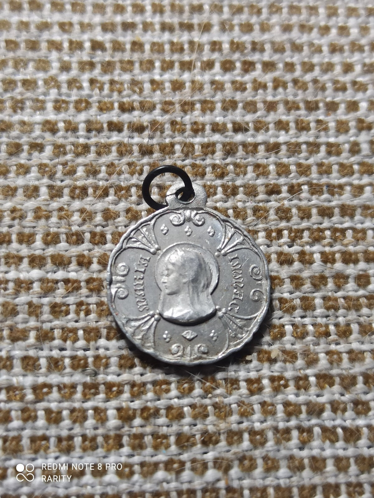 Médaille religieuse Lourdes ancienne ? effigie Vierge, souvenir vintage